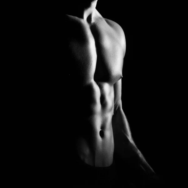 Ισχυρή Ταιριάζει Και Σπορ Bodybuilder Άνθρωπος Πάνω Από Μαύρο Φόντο — Φωτογραφία Αρχείου