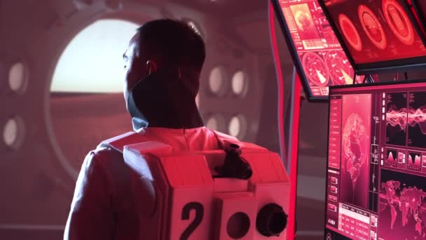 Echipa Astronauţi Într Costum Spaţial Bordul Staţiei Marte Echipaj Cosmonauţi — Videoclip de stoc