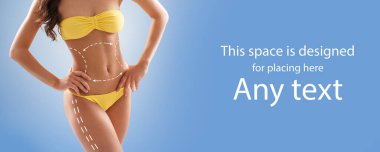 Mayo giymiş ince ve sportif vücutlu güzel bir kadın midesinde ve bacaklarında oklar var. Yağ kaybı, yağ aldırma ve selülit temizleme konsepti.