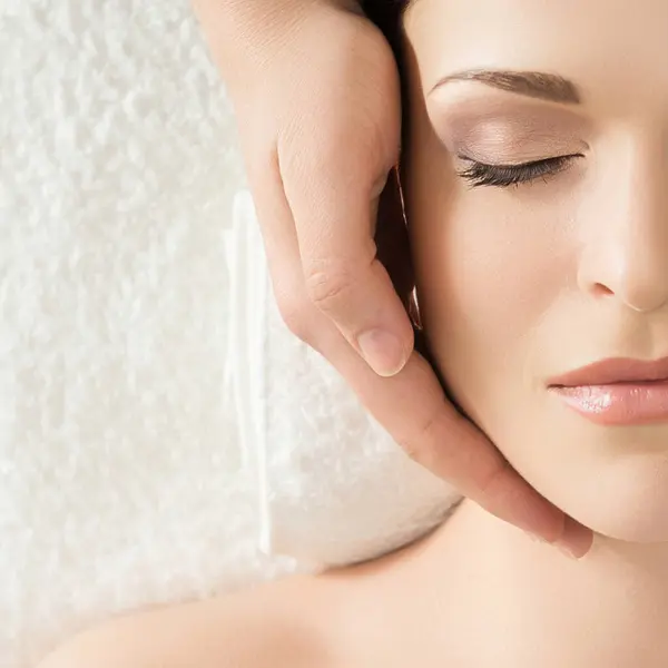 Gezonde Jonge Mooie Vrouw Spa Salon Traditionele Oosterse Massage Therapie Stockafbeelding