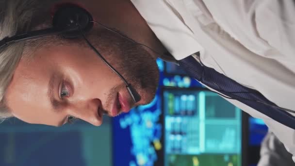 Werkplaats Van Luchtverkeersleiders Verkeerstoren Het Team Van Professionele Vliegtuigcontroleurs Werkt — Stockvideo