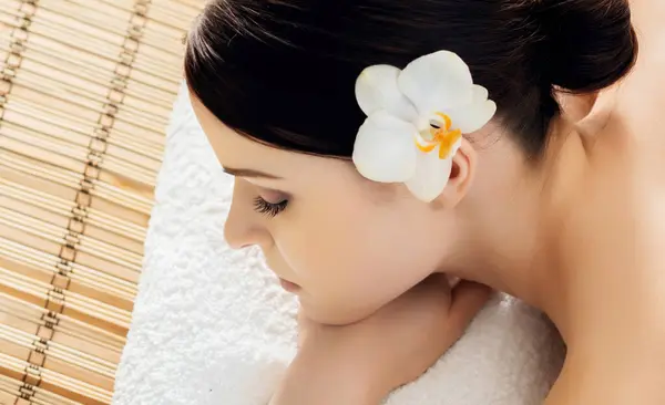 Mladá Krásná Zdravá Žena Spa Salonu Tradiční Orientální Terapie Kosmetická Royalty Free Stock Obrázky