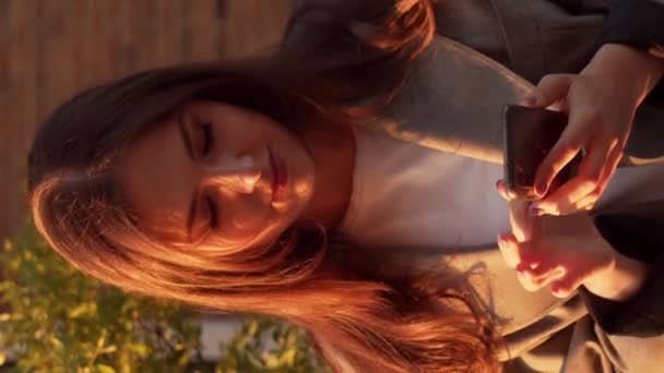 Young Attractive Business Woman Sitting Outdoor Bench Using Smartphone Sunset — Stock Video