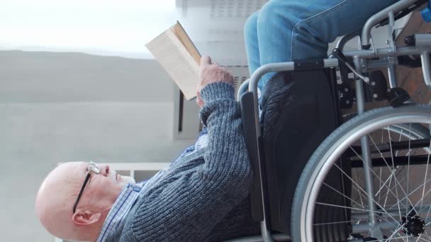 Alter Mann Älterer Patient Einem Pflegeheim Unterstützungs Rehabilitations Und Gesundheitskonzept — Stockvideo
