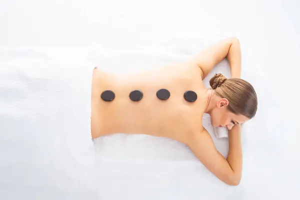 Mulher Jovem Recebendo Tratamento Massagem Sobre Fundo Branco Conceito Spa Fotografia De Stock