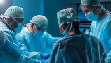 Profesyonel tıp doktorlarından oluşan çeşitli ekipler, modern bir ameliyathanede yüksek teknoloji ve ekipman kullanarak cerrahi bir operasyon gerçekleştiriyor. Cerrahlar hastanedeki hastayı kurtarmaya çalışıyorlar.