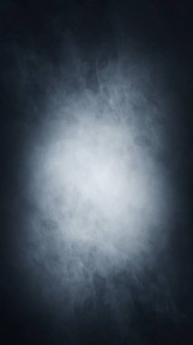 Siyah arkaplan üzerinde soyut duman dokusu. Karanlıkta sis..