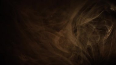 Siyah arka plan üzerinde soyut duman dokusu. Karanlıkta sis..