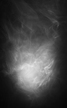Siyah arka plan üzerinde soyut duman dokusu. Karanlıkta sis..