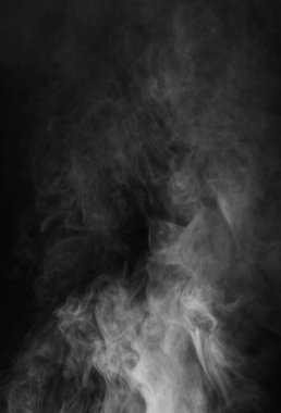 Siyah arka plan üzerinde soyut duman dokusu. Karanlıkta sis..