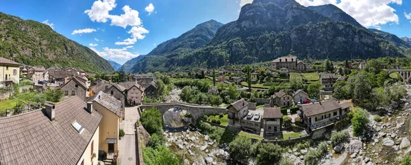 Vista Drones Aldeia Giornico Nos Alpes Suíços — Fotografia de Stock