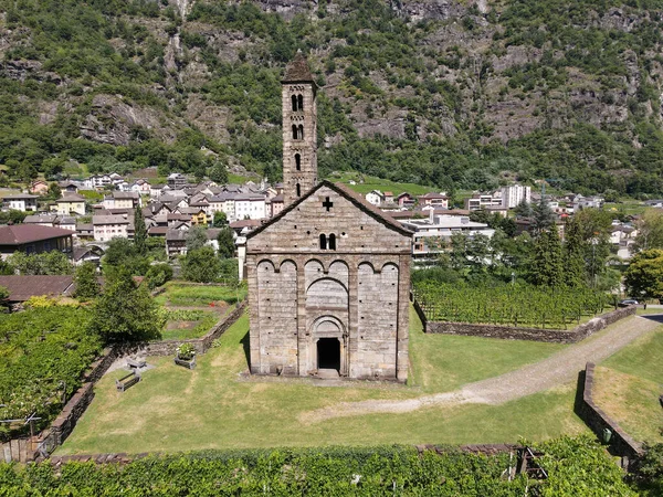 Drone Utsikt Över Kyrkan Saint Nicolao Giornico Schweiziska Alperna — Stockfoto