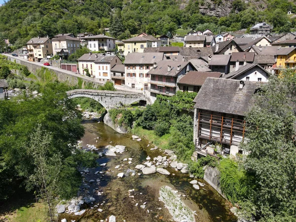 Drone Vista Pueblo Giornico Los Alpes Suizos — Foto de Stock