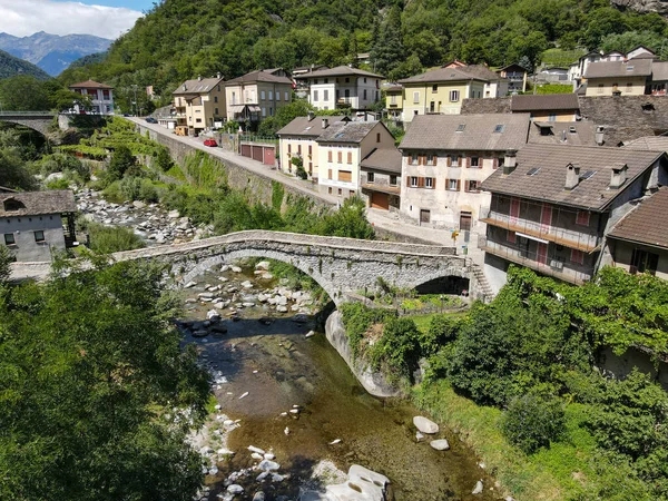 Drone Kilátás Falu Giornico Svájci Alpokban — Stock Fotó