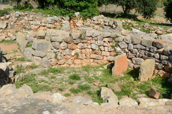 观摩意大利撒丁岛帕尔马韦拉考古遗址 — 图库照片
