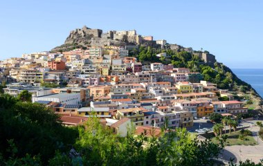 İtalya 'da Sardunya' daki Castelsardo köyüne bakın.