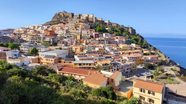 İtalya 'da Sardunya' daki Castelsardo köyüne bakın.