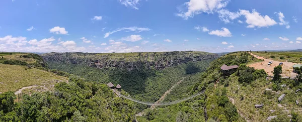 南アフリカのオリビ峡谷の吊り橋でのドローンビュー — ストック写真