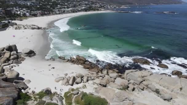 Drone Pohled Camps Bay Blízkosti Kapského Města Jižní Africe — Stock video