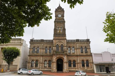 Güney Afrika 'daki Grahamstown' un merkezinde bir koloni evi.