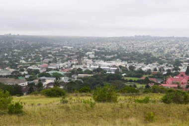 Güney Afrika 'daki Grahamstown kasabasına bakın.