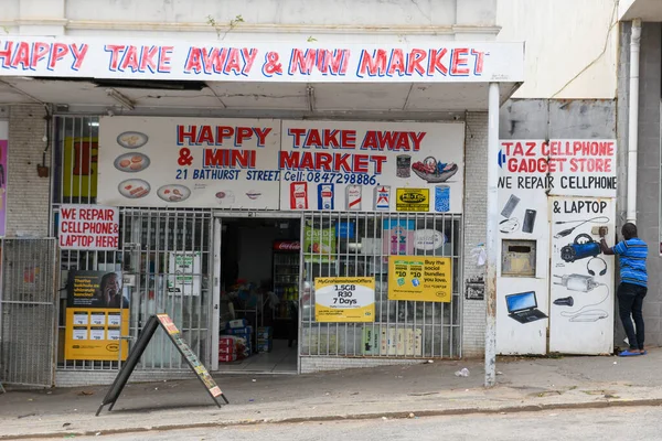 2023年1月19日 南非格雷厄姆斯顿 南非格雷厄姆斯顿的一个小型市场和修理店 — 图库照片