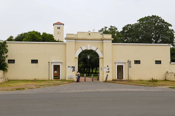 2023年1月19日 南非Grahamstown大学的入口大门 — 图库照片