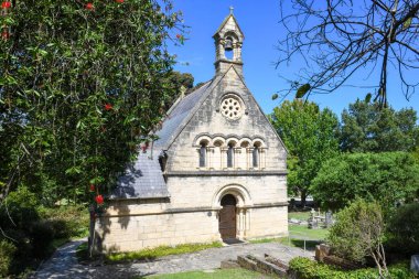 Güney Afrika 'da Knysna yakınlarındaki Belvidere' deki kutsal üçlü kilise.