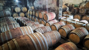 Güney Afrika 'daki Barrydale yakınlarında Joubert-Tradauw' un eski şarap mahzeni.