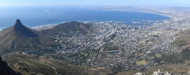 Güney Afrika 'daki dağdan Cape Town' a bakın.