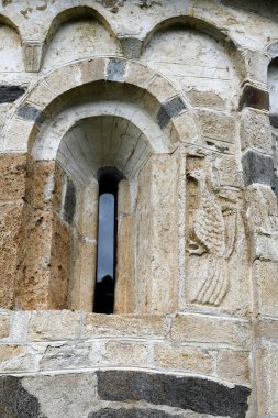 İsviçre 'deki Blenio Velley' deki Leontica 'daki Saint Carlo Kilisesi' nin detayları.