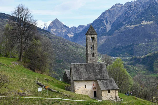 Uitzicht Kerk Van Saint Carlo Leontica Blenio Velley Zwitserland — Stockfoto