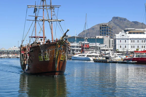 Cape Town South Africa February 2023 Touristic Pirate Boat Waterfront — Stock Photo, Image