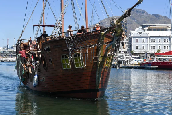 Cape Town South Africa February 2023 Touristic Pirate Boat Waterfront — Stock Photo, Image