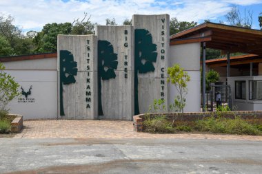 Stormsriver, Güney Afrika - 24 Ocak 2023: Güney Afrika 'daki Tsitsikamma Milli Parkı Girişi