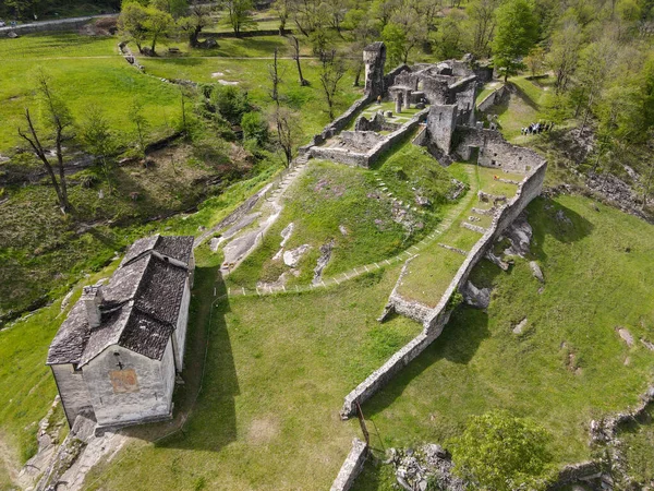 Drönare Utsikt Över Ruinerna Serravalle Slott Blenio Dalen Den Italienska — Stockfoto