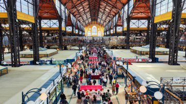 Budapeşte, Macaristan - 19 Mayıs 2023: Macaristan 'daki geleneksel Budapeşte pazarı