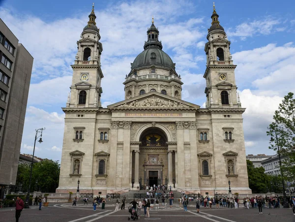 匈牙利布达佩斯 2023年5月20日 匈牙利布达佩斯圣斯蒂芬大教堂前的步行区 — 图库照片