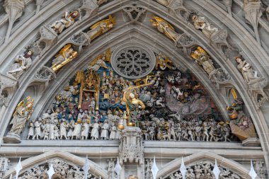 İsviçre 'deki Bern Katedrali' ne bakın.