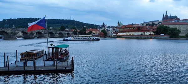 Prag Tjeckien Juni 2023 Motorbåtar Som Trafikerar Prag Tjeckiska Republiken — Stockfoto
