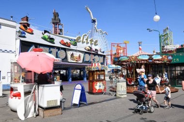 Viyana, Avusturya - 29 Haziran 2023: Avusturya 'daki Prater lunaparkına bakın