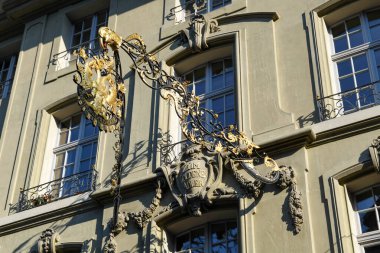 Bern, İsviçre - 10 Haziran 2023: İsviçre 'deki Bern' de bir restoranın işareti