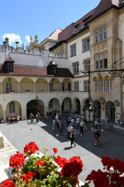 斯洛伐克布拉迪斯拉发 2023年6月28日 斯洛伐克布拉迪斯拉发旧市政厅庭院 — 图库照片