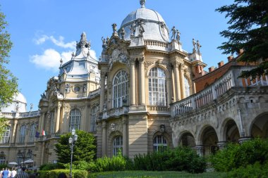 Budapeşte, Macaristan - 20 Mai 2023: Macaristan Budapeşte 'deki Vajdahunyad şatosunda manzara