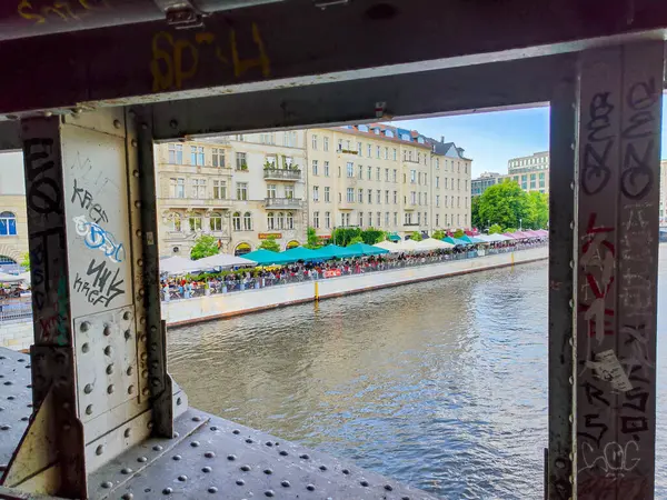 베를린 2023년 24일 베를린의 스프레아 강에서 — 스톡 사진
