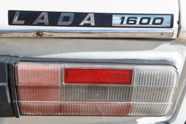 Cienfuegos, Küba - 11 Ağustos 2023: Küba 'daki Cinfuegos' ta Lada marka bir araca yaklaş