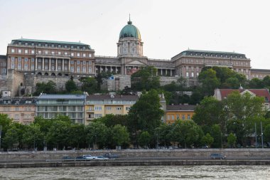 Budapeşte, Macaristan - 20 Mai 2023: Macaristan 'daki Budapeşte kraliyet sarayı