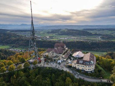 İsviçre 'deki Uetliberg Dağı' ndan Zürih 'e insansız hava aracı görüntüsü