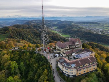 İsviçre 'deki Uetliberg Dağı' ndan Zürih 'e insansız hava aracı görüntüsü