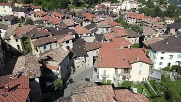 Sviçre Nin Italyan Kesimindeki Carona Köyünde Insansız Hava Aracı Görüntüsü — Stok video